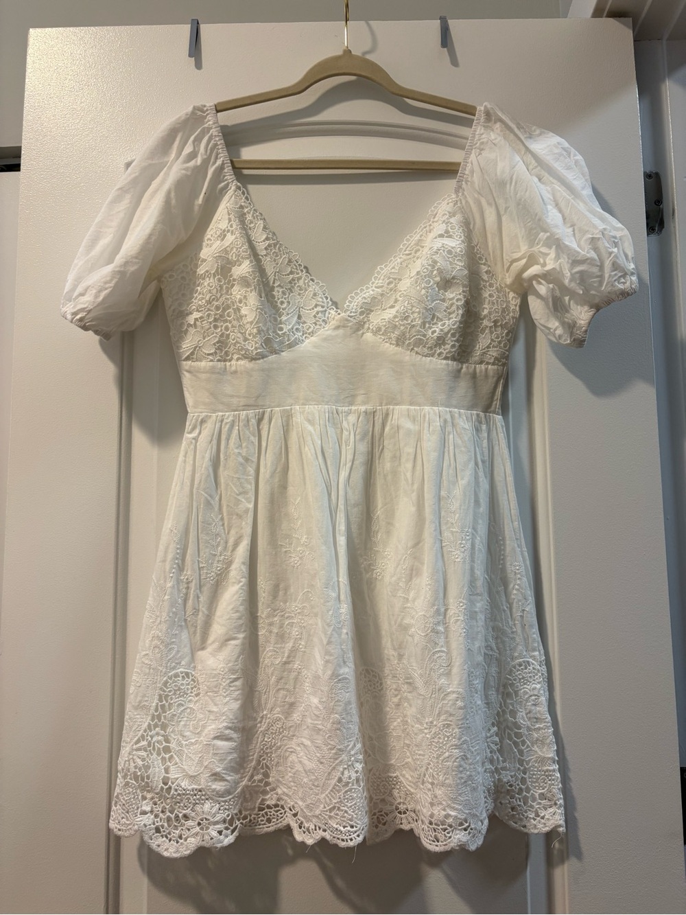 Selfie Leslie White Lace-Trim Puff Sleeve Mini Dress - Picture 2 of 8